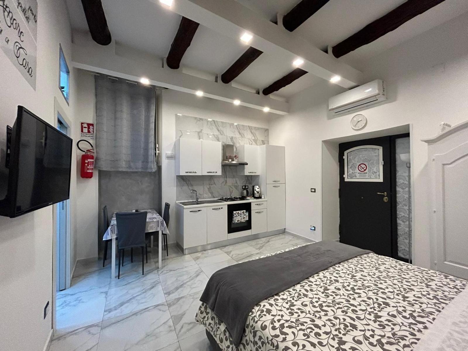 Casa Tolentino Al Centro Di Napoli 빌라 외부 사진